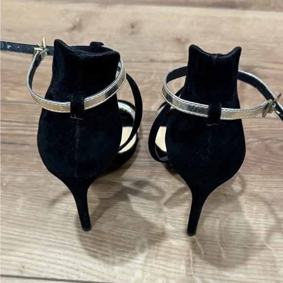 Elegant Black and Gold Women's Heels - Picture 6 of 6